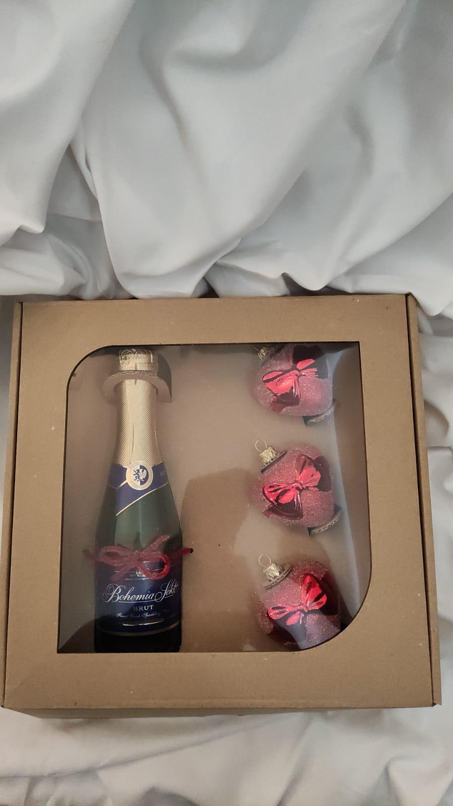 Dárková sada Bohemia sekt 0,2l, 3 ks skleněných srdíček VALENTÝNA
