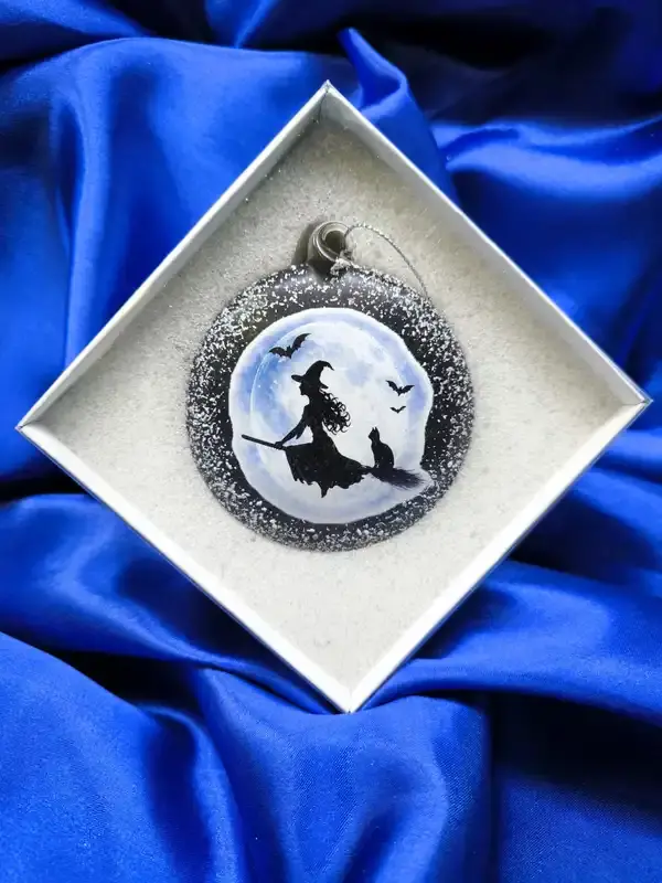 Skleněný madailon čarodějnice ELFRÝDA 1 ks