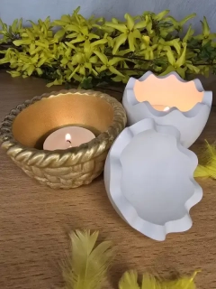 Velikonoční keramický svícen VAJÍČKO V KOŠÍČKU